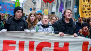 Schüler:innen demonstrieren für den Klimaschutz