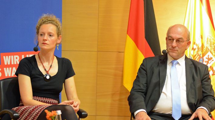 Bettina Müller und Mark Heinzel auf dem Podium beim Forum