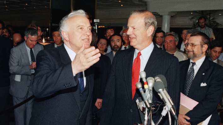 ARCHIV 1990: Die Außenminister Eduard Schewardnadse (UdSSR) und James Baker (USA)