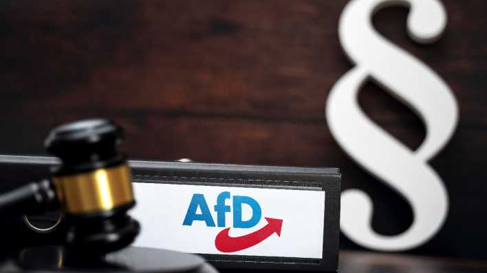Symbolbild: AfD und Gericht