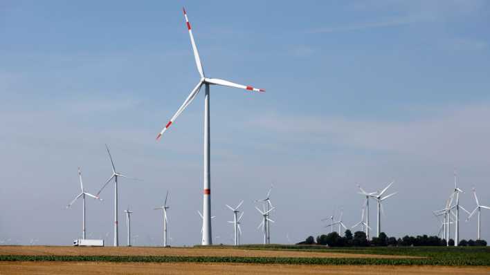 Windräder in Nordrhein-Westfalen. (Bild: imago/Rupert Oberhäuser)