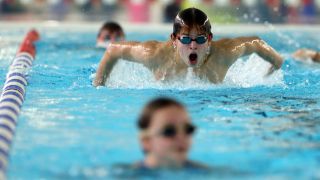 Schwimmtraining in einer Berliner Schwimmhalle