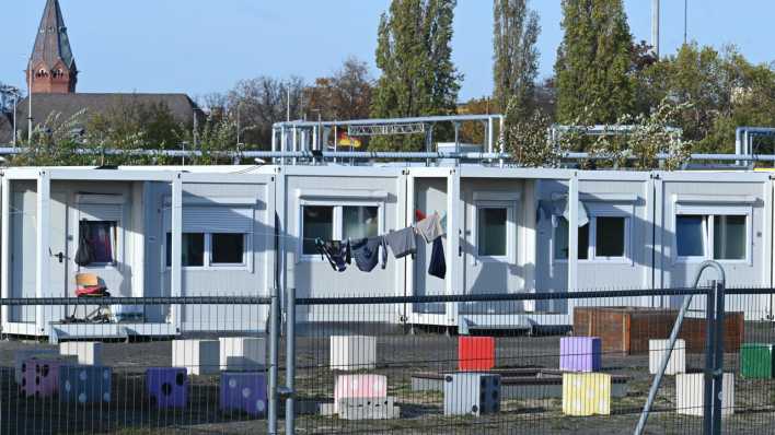 Die Container am Columbiadamm auf dem Tempelhofer Feld sind Unterkünfte für Geflüchtete