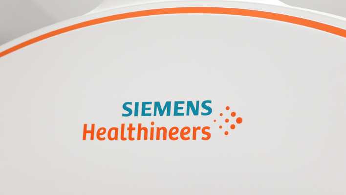 Das Logo der Medizinsparte "Healthineers" der deutschen Firma Siemens (Bild: picture alliance / Jakub Porzycki)