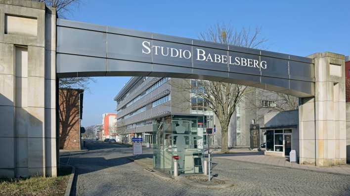 Haupteingang zu den Filmstudios in Potsdam Babelsberg