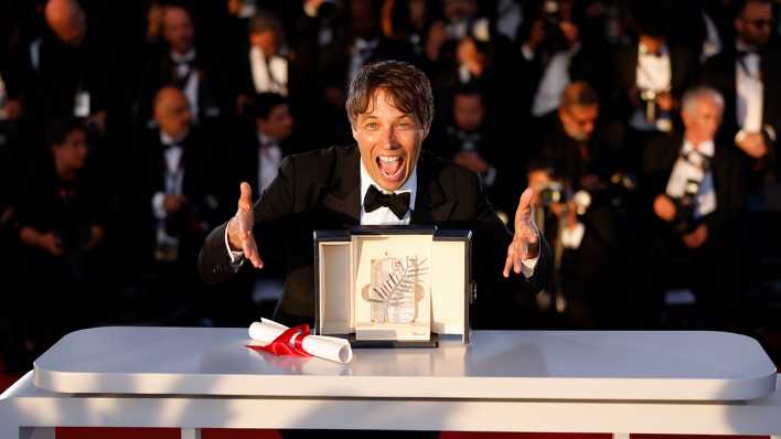 Sean Baker hat mit seinem Film "Anora" die Goldene Palme beim Filmfestival in Cannes gewonnen.