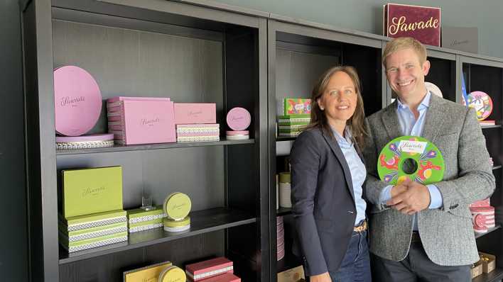 Marketingleiterin Melanie Hübel und Geschäftsführer Benno Hübel der Berliner Schokoladenmanufaktur Sawade.
