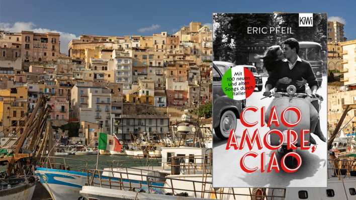 Collage: Italienische Stadt Sciacca im Hintergrund, Cover von "Ciao, Amore, Ciao" im Vordergrund