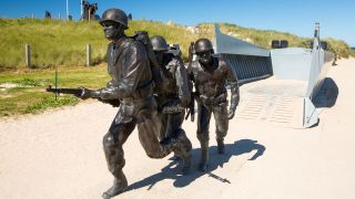 Mahnmal für amerikanische Soldaten im Utah Beach D-Day Museum in der Normandie.