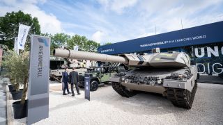 Messestand der Firma Rheinmetall bei der Rüstungsmesse in Paris