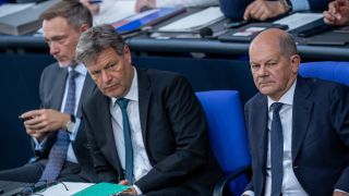 Olaf Scholz (SPD), Robert Habeck (Grüne) und Christian Lindner (FDP) auf der Regierungsbank im Bundestag.