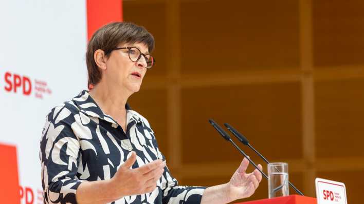 Saskia Esken, SPD-Bundesvorsitzende, gibt eine Pressekonferenz. (Bild: picture alliance/dpa/Lucas Röhr)