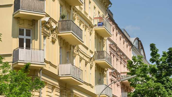 Altbauwohnungen in einer Straße in Berlin-Schöneberg