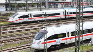 Einfahrender ICE am Hauptbahnhof München (Bild: picture alliance / SVEN SIMON | Frank Hoermann)