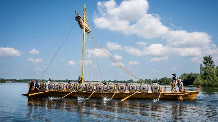 Archäologischer Park präsentiert originalgetreuen Nachbau eines römischen Ruderbootes (Bild: Imago/FUNKE Foto Services/STEFAN AREND)