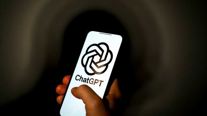 ChatGPT Logo auf einem Smartphone