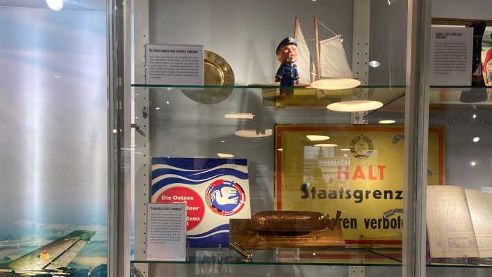 Ausstellungsstücke der Sonderausstellung "Ostsee" im DDR Museum Berlin (Bild: rbb/ Mira Schrems)