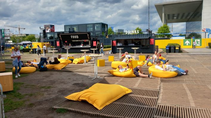 Chillen auf der Fanzone am Reichstag