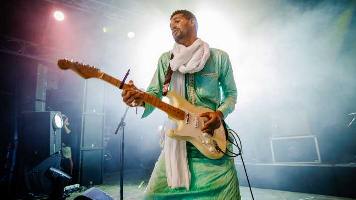 Mdou Moctar auf der Bühne