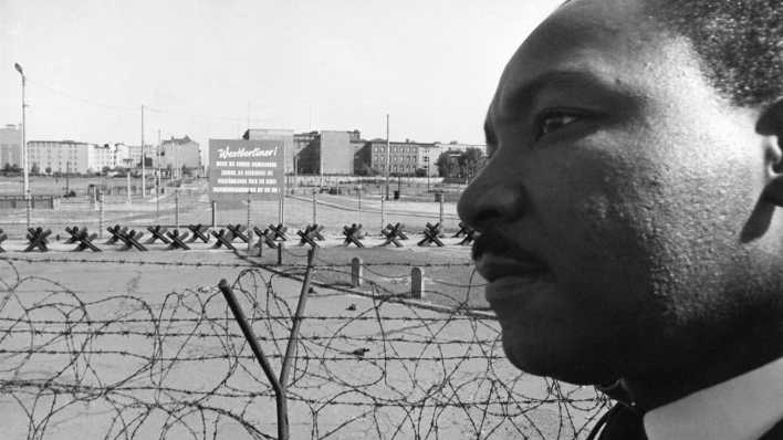 ARCHIV: 13.9.1964, Martin Luther King im geteilten Berlin (Bild: picture alliance / ASSOCIATED PRESS)