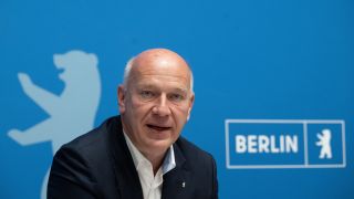 Kai Wegner (CDU), Regierender Bürgermeister von Berlin, spricht während seiner Sommerpressekonferenz im Roten Rathaus.