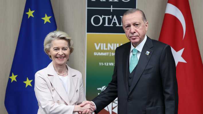 EU-Kommissions-Präsidentin Ursula von der Leyen und der türkische Präsident Erdogan