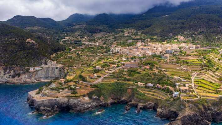 Blick auf Banyalbufar auf Mallorca (Foto: imago images / VWPics)