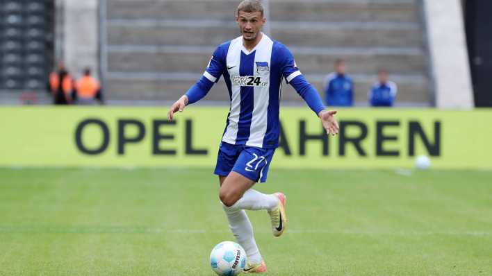 Michael Cuisance (Hertha) am Ball zeigend, gestikulierend