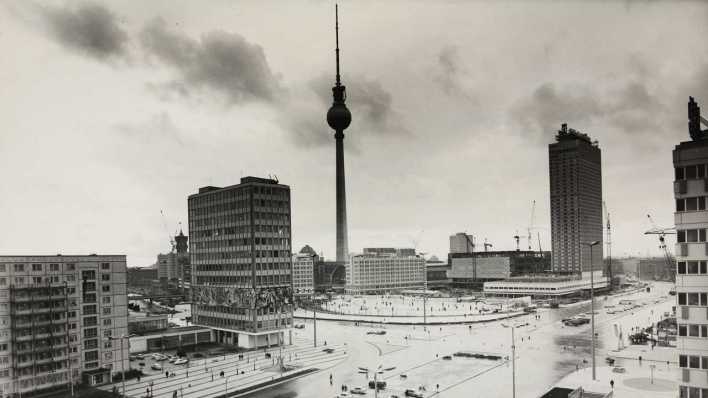 Ost-Berlin, 2.10.1969: Alexanderplatz mit dem Fernsehturm (Bild: picture alliance/brandstaetter images/Votava)