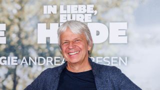 Regisseur Andreas Dresen bei der Premiere zu "In Liebe, Eure Hilde" im Kino in der Kulturbrauerei in Berlin (Bild: picture alliance / Eventpress Kochan)