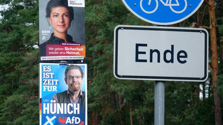 Wahlplakat der AfD und des BSW Wahlplakat der AfD und des BSW, 09.08.2024, Borkwalde, Brandenburg