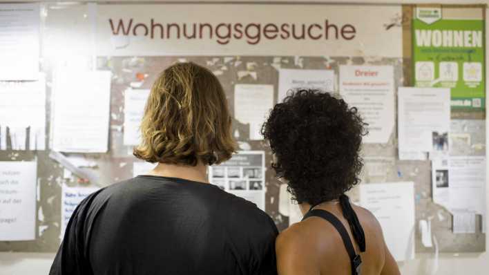 Wohnungssuche, Anzeigentafel an der Uni