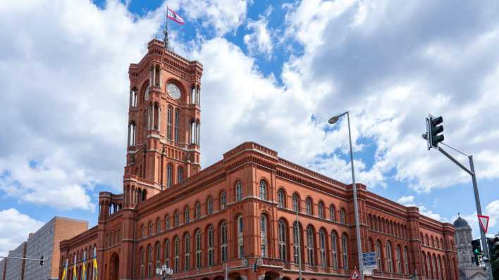 Rathaus der Stadt Berlin und Sitz der Senatskanzlei des Landes Berlin. (Bild: picture alliance/Daniel Kalker)