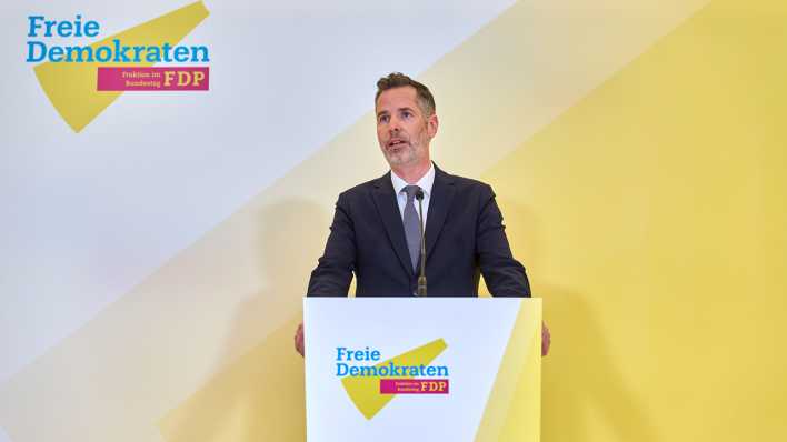 Christian Dürr Vorsitzender der FDP-Bundestagsfraktion, bei einer Pressekonferenz (Bild: picture alliance / SZ Photo | Mike Schmidt)