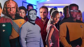 Der Fernsehjournalist und Synchronsprecher Benjamin Stöwe steht in seinem privaten Star-Trek-Museum "Raumschiff Eberswalde"