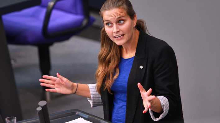 Maja Wallstein (SPD) am Bundestagsrednerpult (Bild: picture alliance / dts-Agentur )