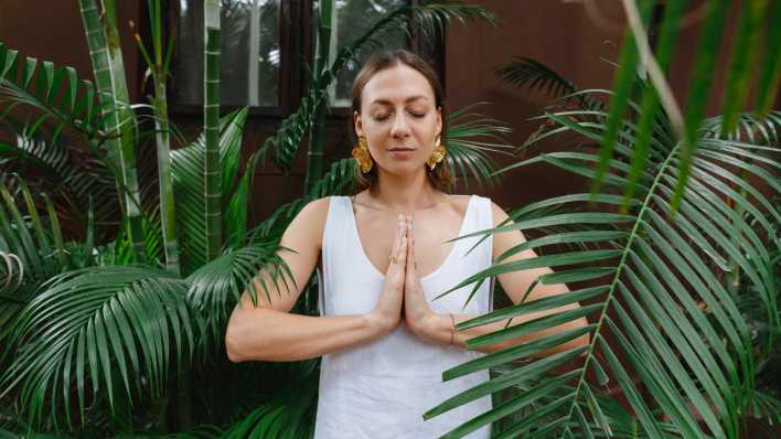 Frau bei der Meditation