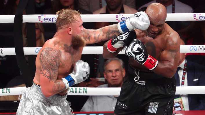 Szene des Boxkampfes zwischen Jake Paul und Mike Tyson