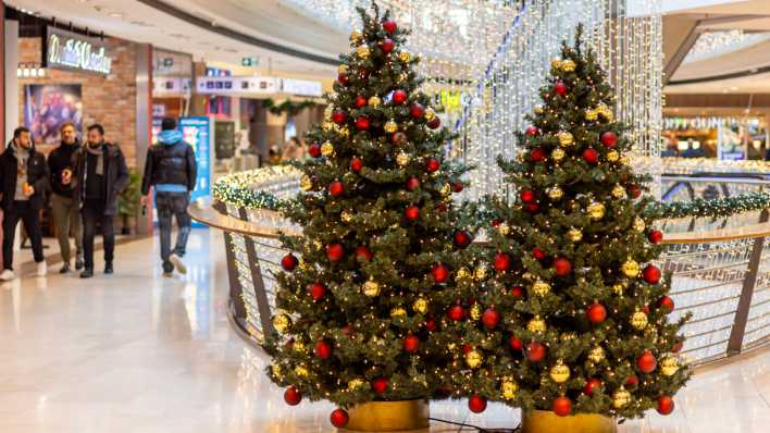 Weihnachtsdekoration in einem Kaufhaus