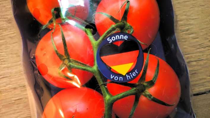 Tomaten mit Aufkleber "Sonne von hier"