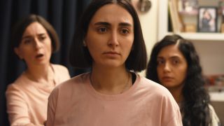 Najmeh (Soheila Golestani), Sana (Setareh Maleki) und Rezvan (Mahsa Rostami) in einer Szene des Films "Die Saat des heiligen Feigenbaums".