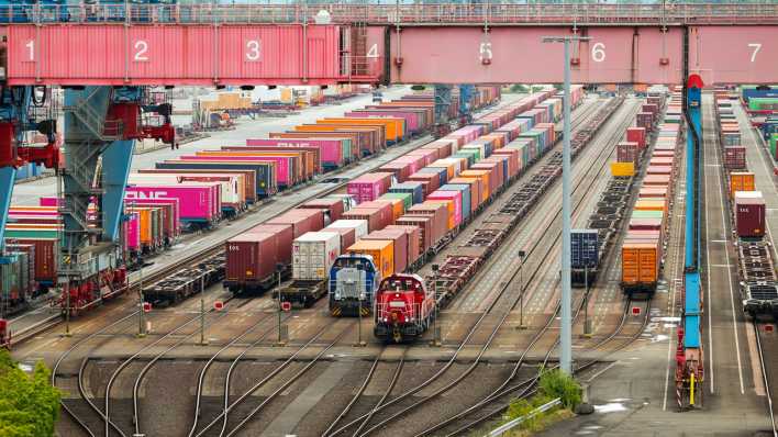 Container auf einem Containerbahnhof