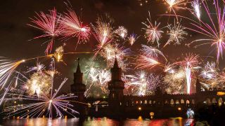 Silvesterfeuerwerk an Berliner Oberbaumbrücke