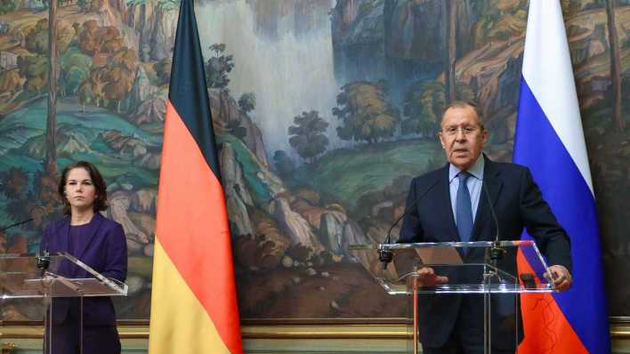 ARCHIV, 18.1.2022: Treffen zwischen Russlands Außenminister Sergej Lawrow und Annalena Baerbock, Außenministerin BRD (Bild: imago images/ITAR-TASS)