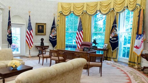 Der Schreibtisch des US-Präsidenten im Oval Office im Weißen Haus.