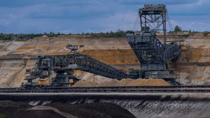 Schaufelradbagger im Braunkohle-Tagebau Welzow-Süd der LEAG in der Niederlausitz, Brandenburg (Bild: picture alliance / imageBROKER / Norbert Neetz)