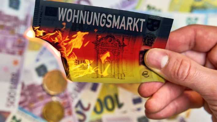 Wohnungsmarkt, Geldschein aus Euro-Banknote brennt mit Feuer (Bild: IMAGO/Michael Bihlmayer)