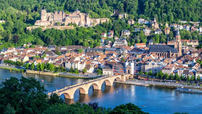 Blick auf Heidelberg und den Neckar (Foto: imago images / Panthermedia)