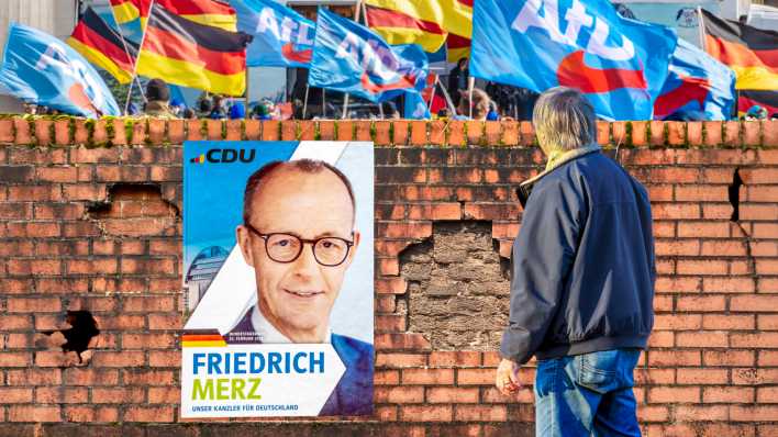 Brandmauer zur AfD bröckelt, Wahlplakat Friedrich Merz,