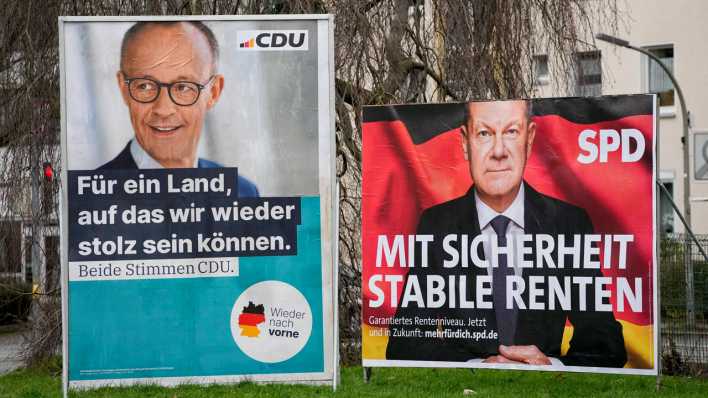 Wahlplakat von Friedrich Merz (CDU) und Bundeskanzler Olaf Scholz (SPD)